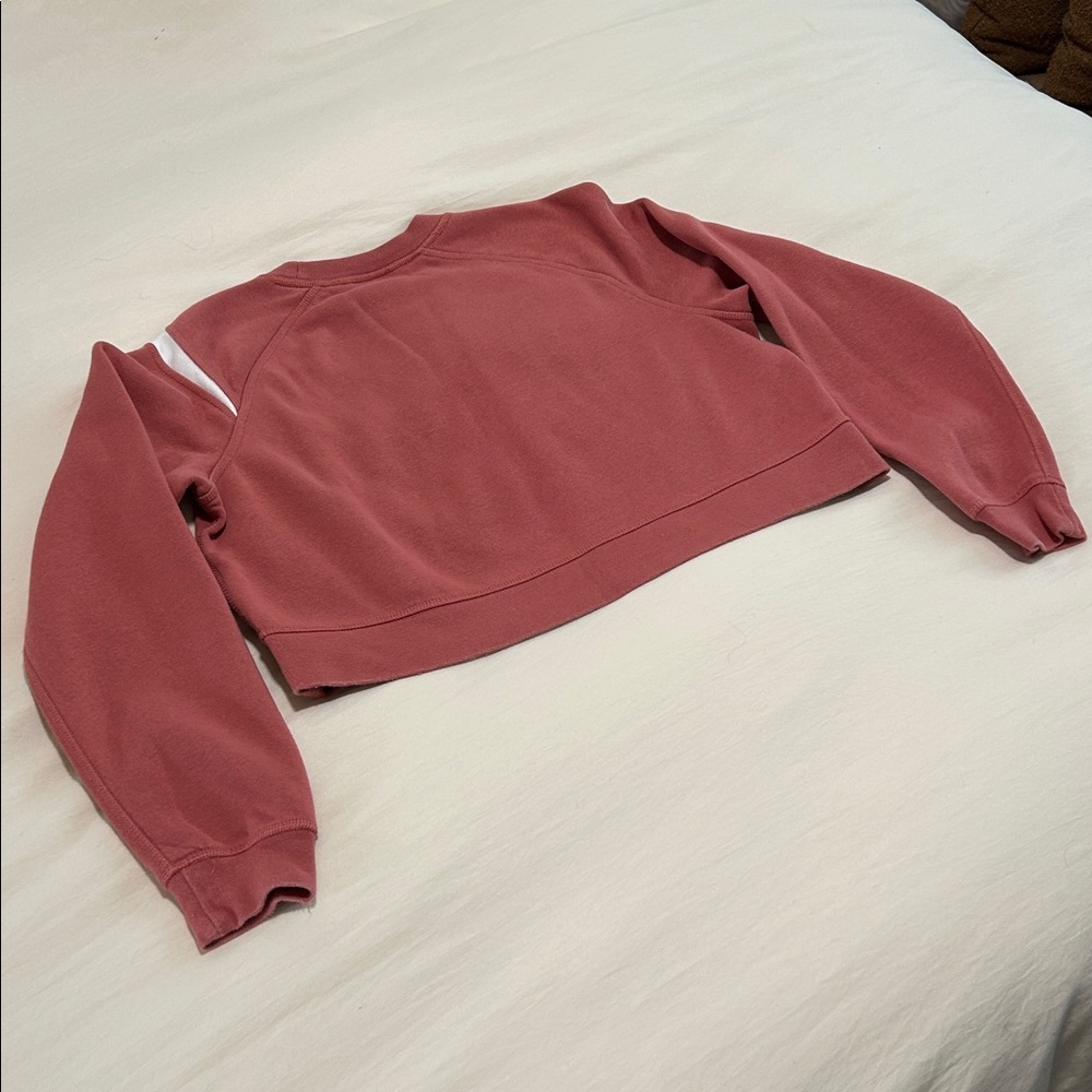 Nike Cropped Sweatshirt. Size Small. PTP: 21.5” Excellent Condition - Picture 2 of 4